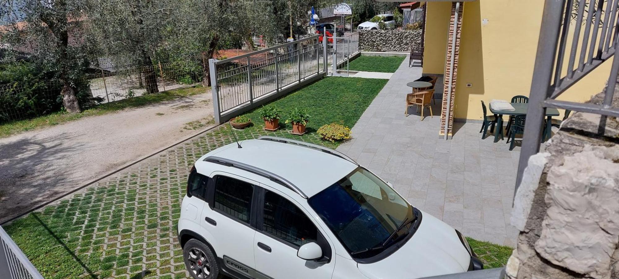 Marigarda Apartments Ассенца-ди-Бренцоне Экстерьер фото