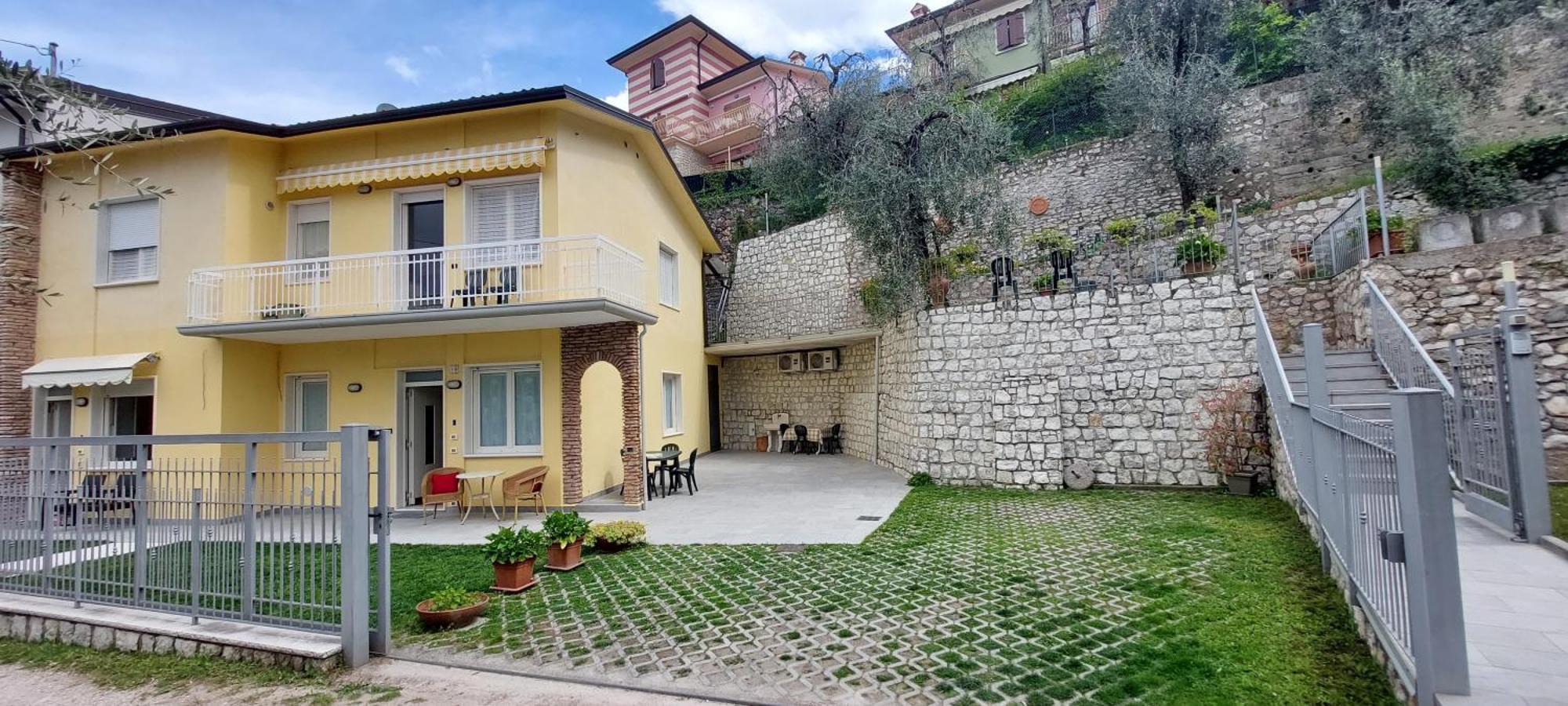 Marigarda Apartments Ассенца-ди-Бренцоне Экстерьер фото
