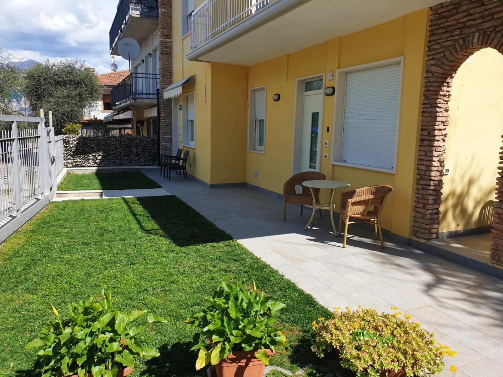 Marigarda Apartments Ассенца-ди-Бренцоне Экстерьер фото
